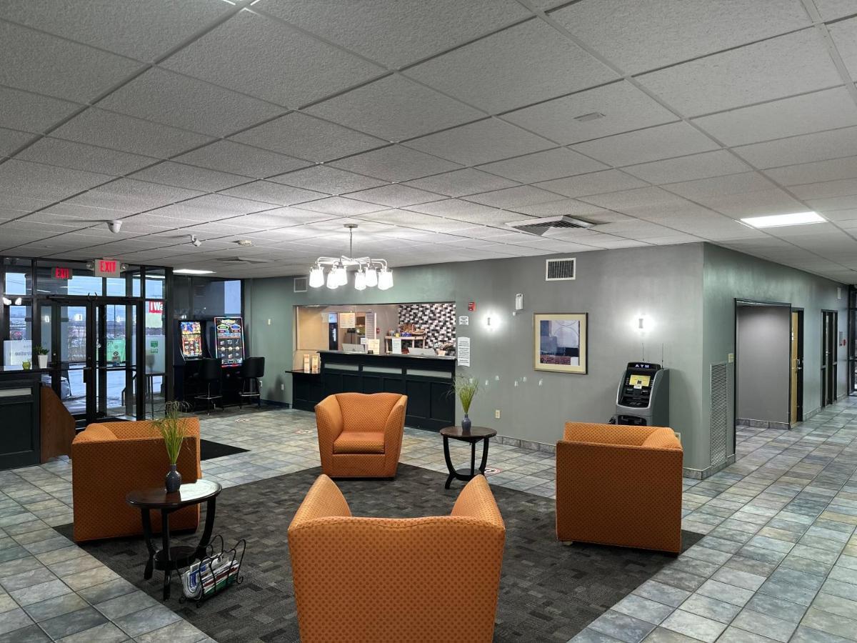 Wilkes-Barre Inn & Suites Exterior photo
