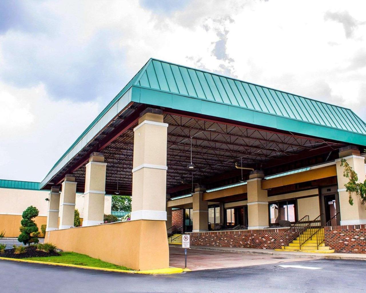 Wilkes-Barre Inn & Suites Exterior photo