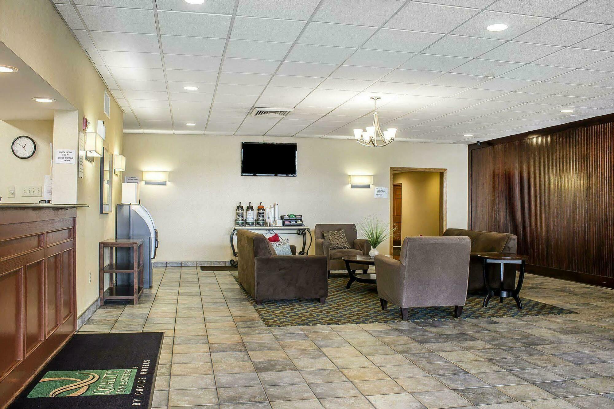 Wilkes-Barre Inn & Suites Exterior photo